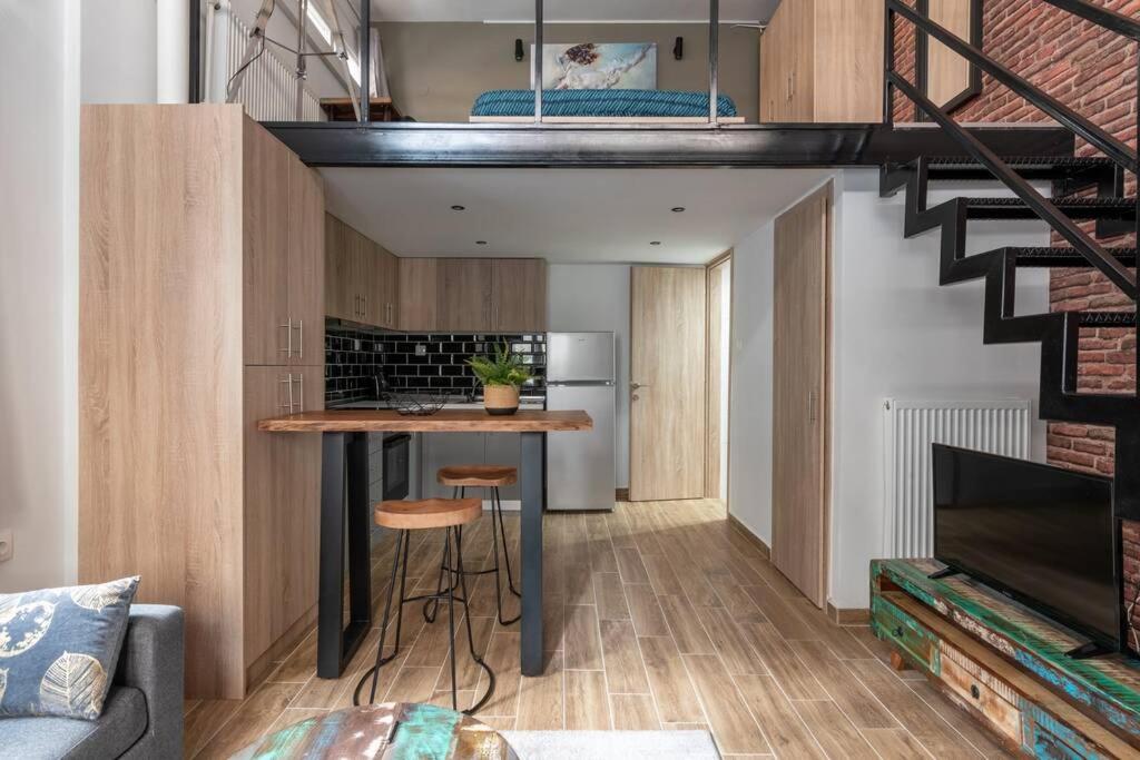 Industrial Loft Near Seaside W 200Mbps Apartment Tesalonika Bagian luar foto