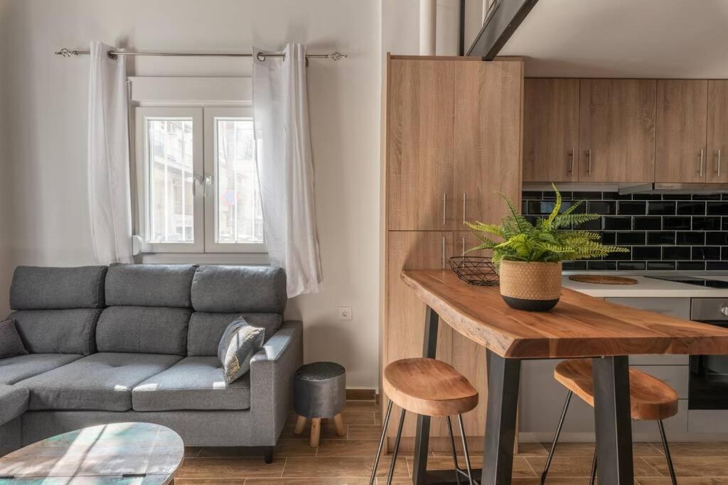 Industrial Loft Near Seaside W 200Mbps Apartment Tesalonika Bagian luar foto