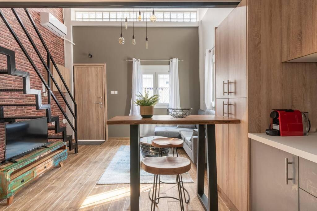 Industrial Loft Near Seaside W 200Mbps Apartment Tesalonika Bagian luar foto