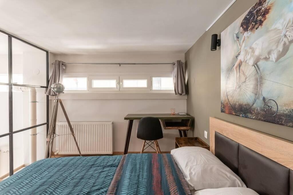 Industrial Loft Near Seaside W 200Mbps Apartment Tesalonika Bagian luar foto