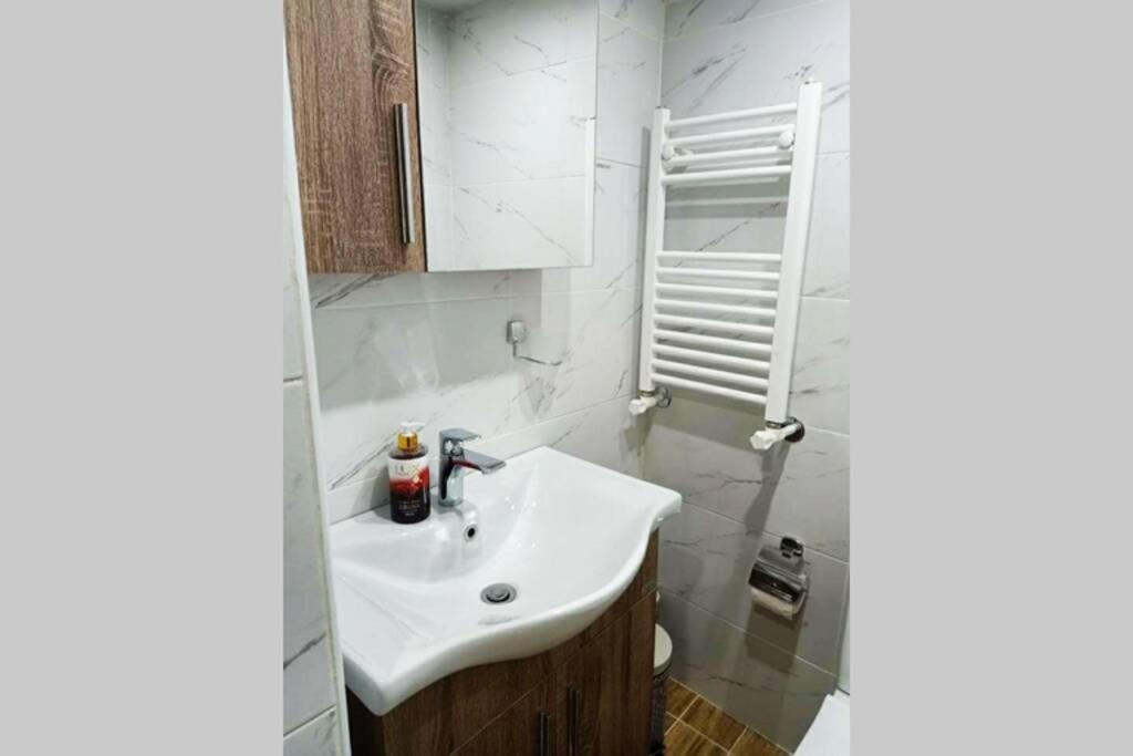 Industrial Loft Near Seaside W 200Mbps Apartment Tesalonika Bagian luar foto
