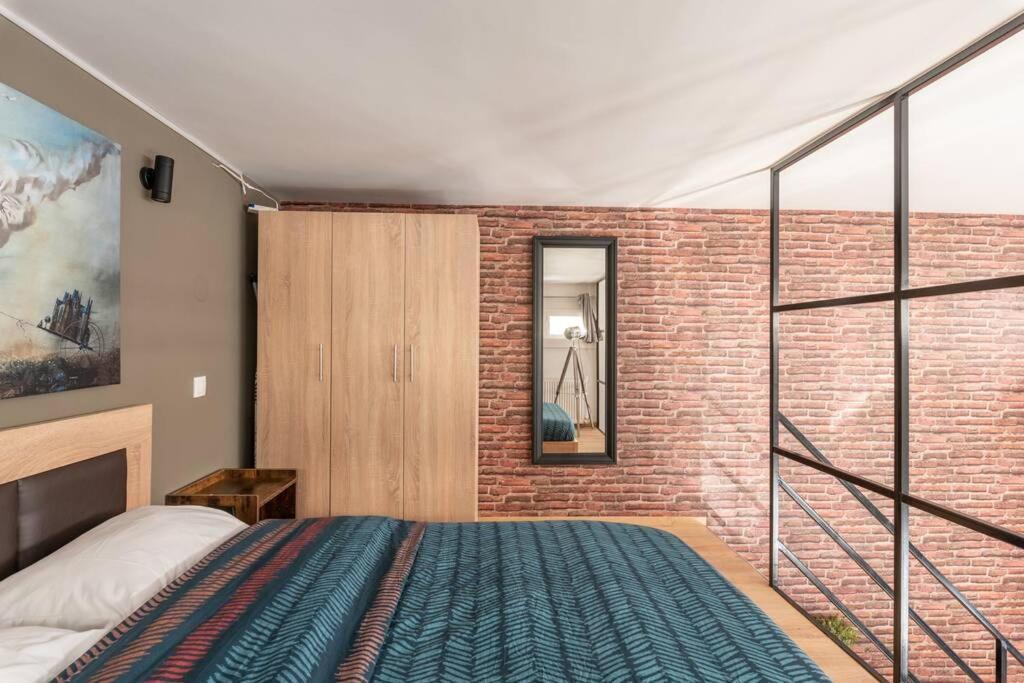 Industrial Loft Near Seaside W 200Mbps Apartment Tesalonika Bagian luar foto